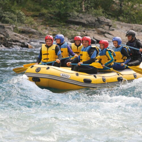 Beitostølen en blanding af det hele. Aktiviteter som rafting i Sjoa