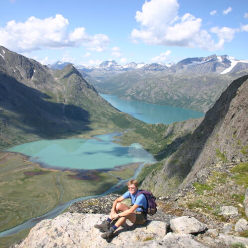 Lange og smukke vandreture i den overdådige natur, fra lette familieture til de krævende fjeldture,