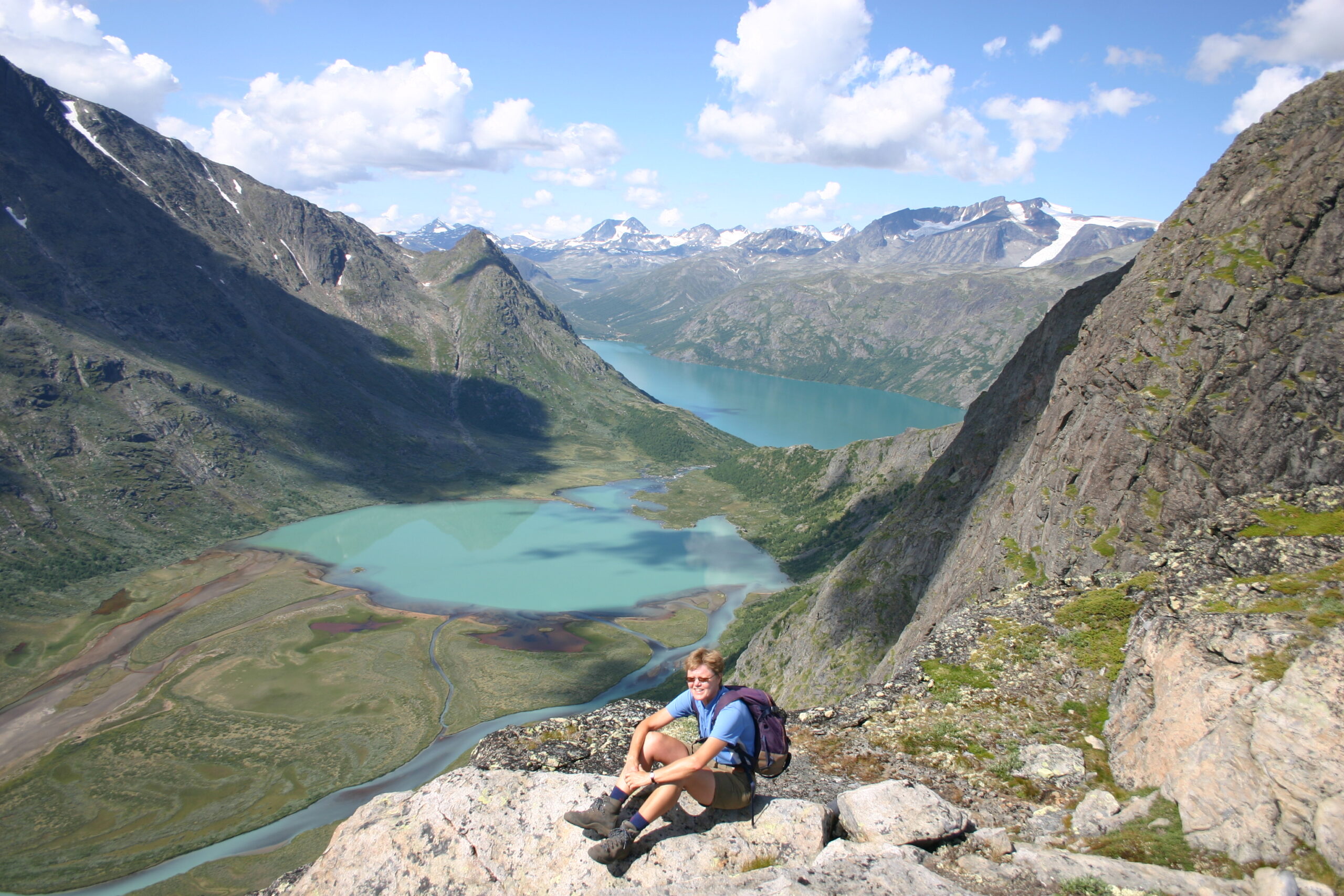 Lange og smukke vandreture i den overdådige natur, fra lette familieture til de krævende fjeldture,