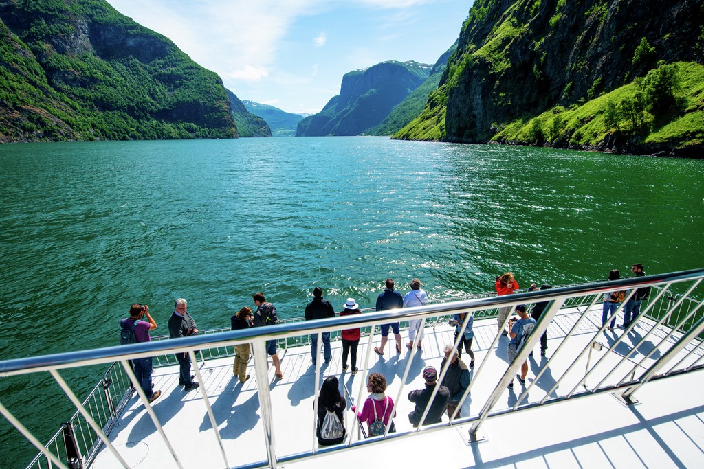 På heldagsturen norge i en nøddeskal, kommer man med båd fra Flåm til gudvangen.Gudgangen