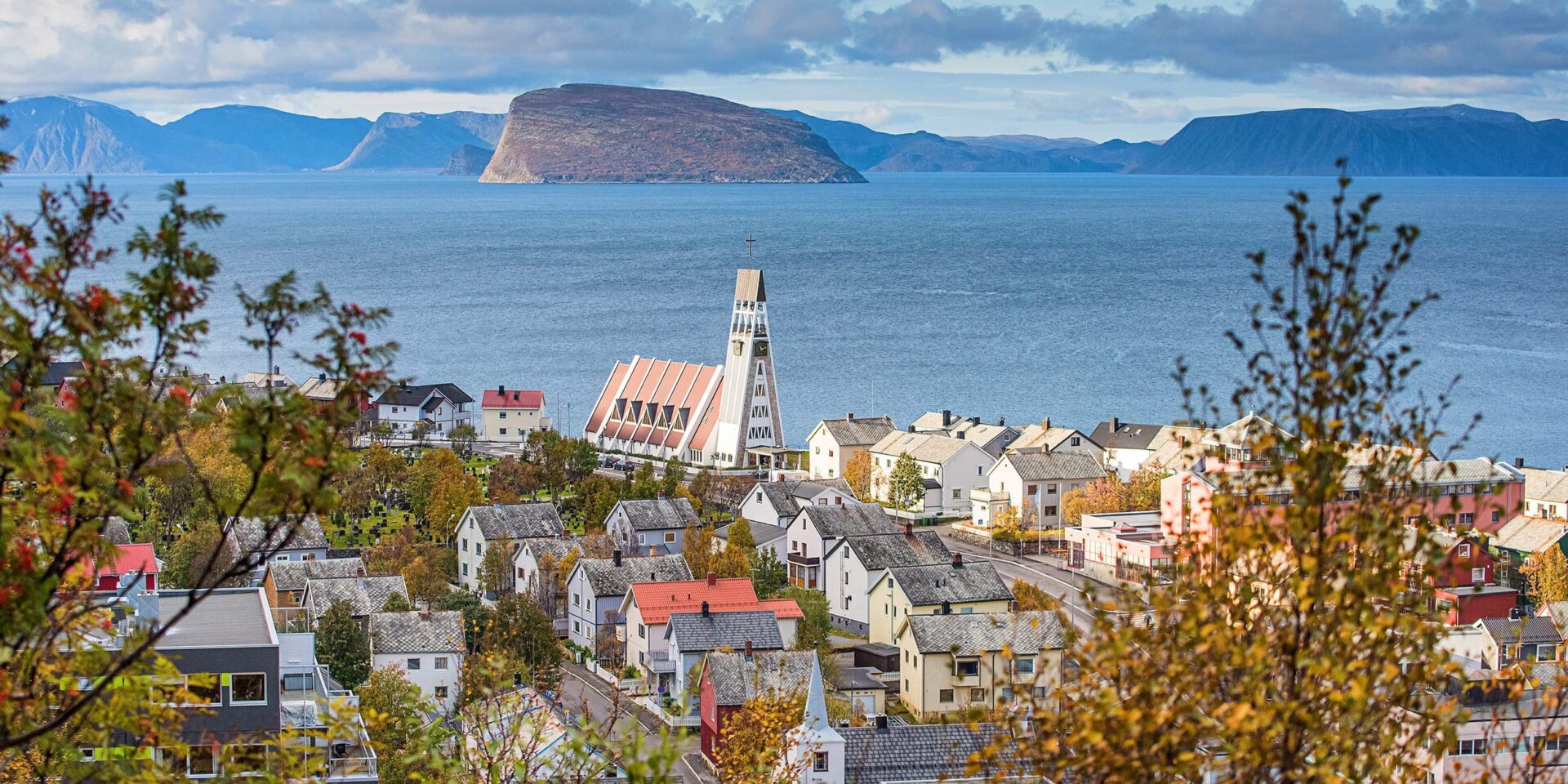 Hammerfest, verdens nordligste by, hvor du kan se Meridiansøjlen, der er på UNESCOs verdensarvsliste.