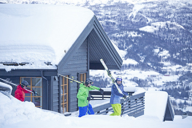 I Hemsedal er der boliger til enhver alt lige fra små lejligheder til storhytter. Alle tæt på lift, bakken eller transportløje