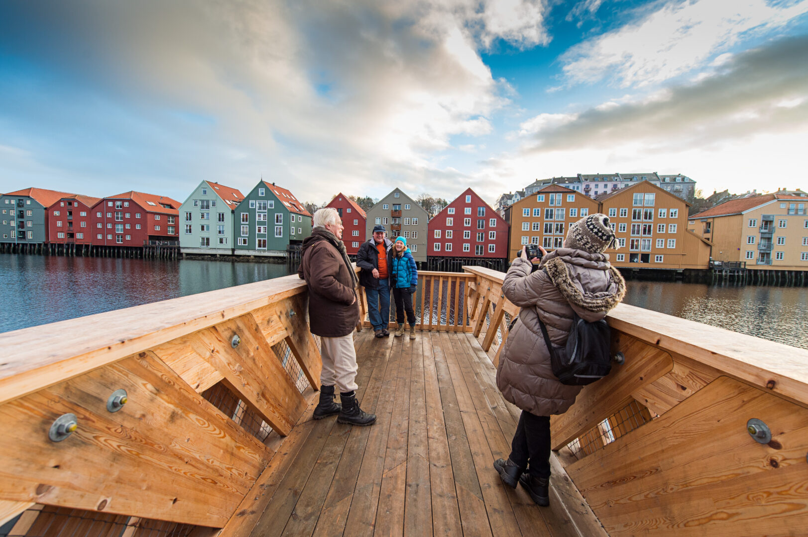 stop i den charmerende gamle middelalderby Trondheim. Her venter en farverig, spændende og historisk by, ikke mindst Norges nationale helligdom Nidarosdomen.