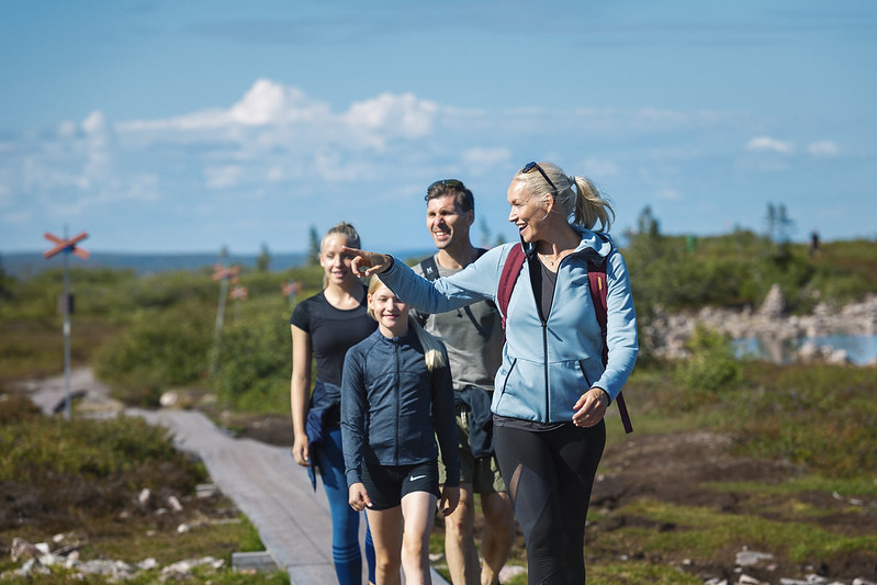 Trysil familie på fjeldet, vandring i smuk fjeldnatur