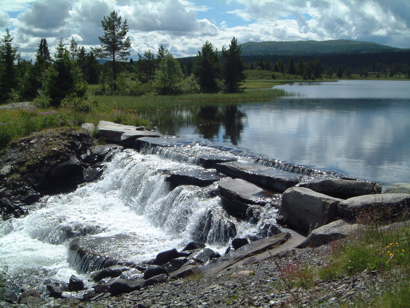 bidt af fiskeri, ligger det mange fine fiskevande i fjeldområdene