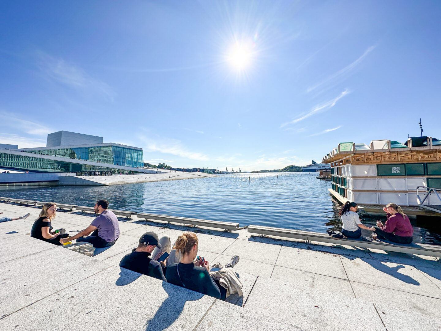 Fjordtur Norge i en nøddeskal med start i Oslo og slut i Bergen. Oplev storbyferie med en overnatning i Oslo før turen starter. Gå ombord i Oslo´s kulturliv og nyd den hyggelige stemning