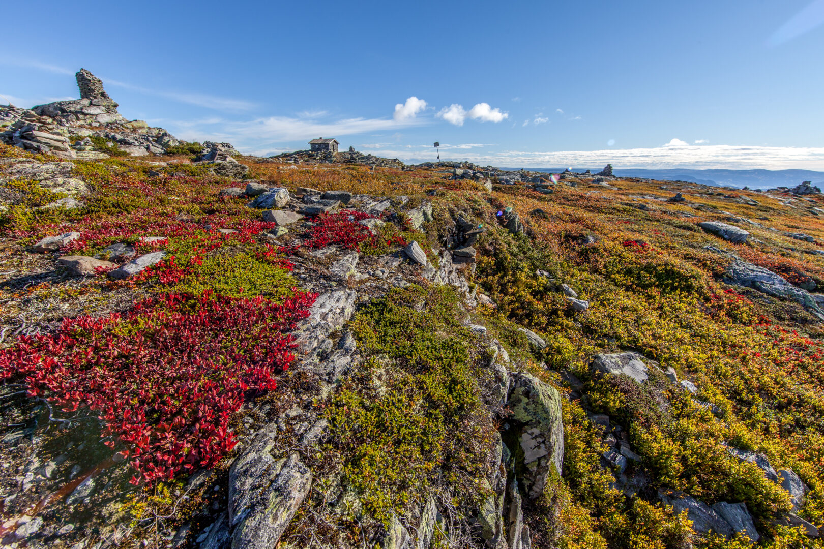 Gå på opdagelse i fjeldet ved Skeikampen. Om efteråret viser fjeldet de flotte efterårsfarver