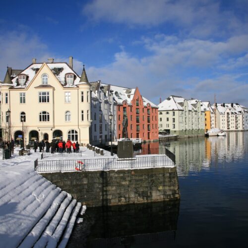 Aalesund kendt for sine udsmykkede bygninger i Jugendstil
