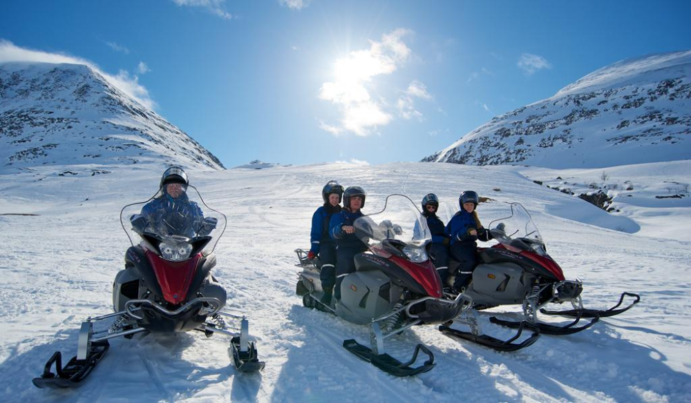 Snescootersafari i Kirkenes
