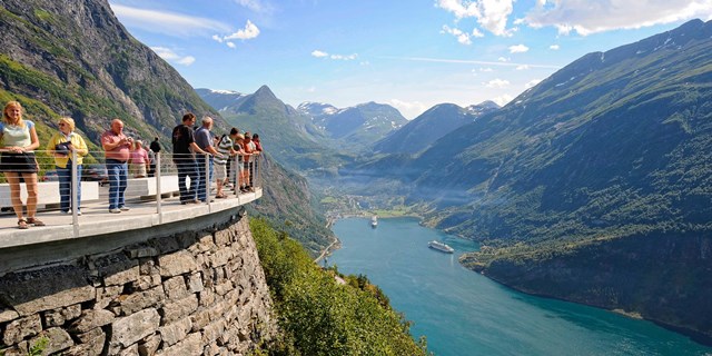 Geirangerfjorden set fra fjeldtoppen